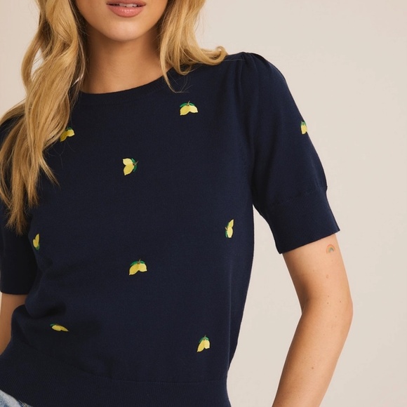Round neck puff sleeve embroidered lemon sweater - Picture 2 of 8